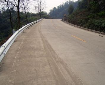 資陽(yáng)鄉(xiāng)村公路波形護(hù)欄
