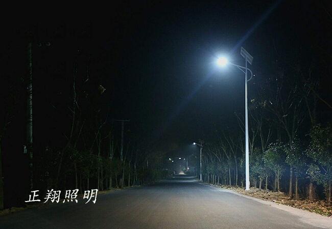 太陽能路燈在新農(nóng)村夜晚出行保駕護航