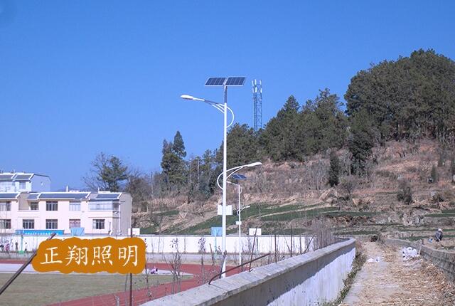 住宅區(qū)太陽(yáng)能路燈的智能控制系統(tǒng)