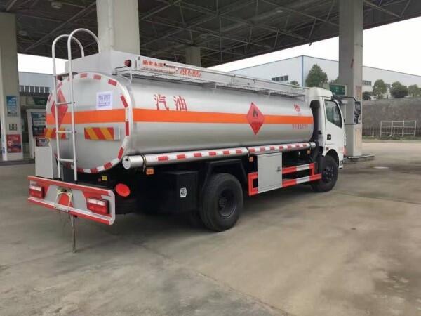 東風(fēng)國五8噸流動加油車柳汽油罐現(xiàn)貨