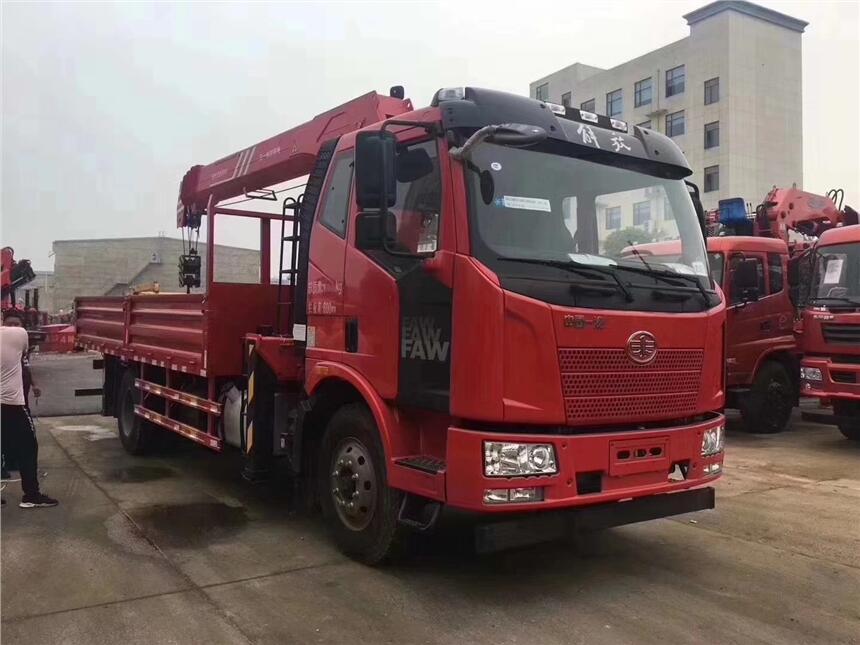 解放小三軸隨車(chē)吊12噸隨車(chē)吊