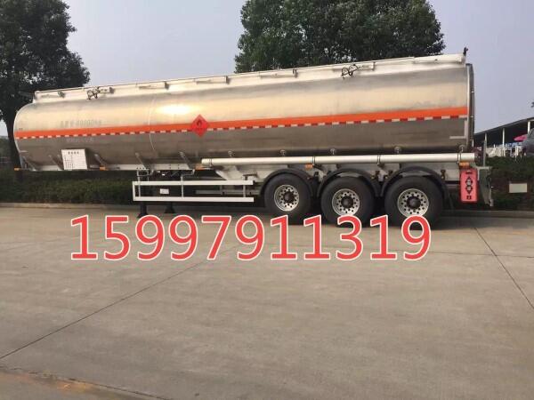 15噸東風(fēng)小三軸油車 四軸油罐車
