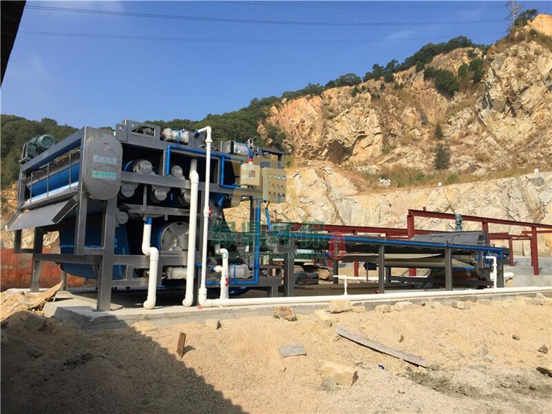 制造建筑污泥處理設(shè)備，直銷廠家隔膜壓濾機與帶式壓濾機