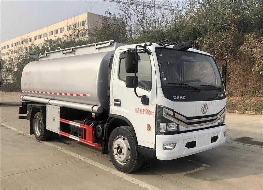 東風(fēng)多利卡11立方8噸洗井液 減水劑 潤(rùn)滑油罐式運(yùn)輸車(chē) 普貨供液車(chē)