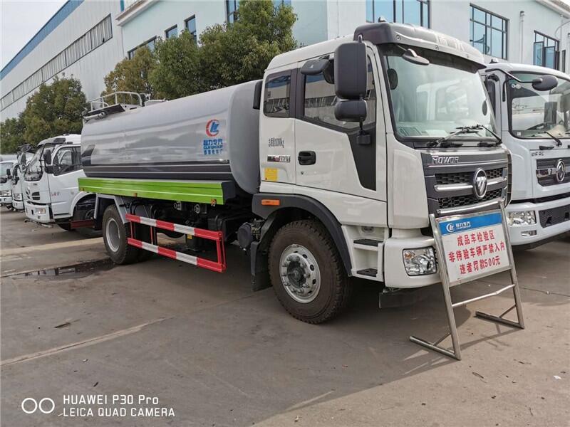 重汽小三軸國6環(huán)衛(wèi)灑水車價格低