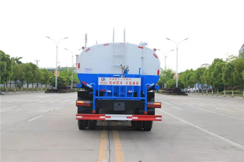 陜西國(guó)6保溫運(yùn)水車操作簡(jiǎn)便