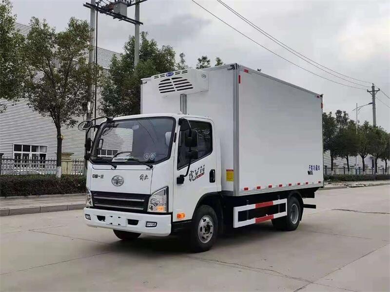 重汽豪沃4.2米冷鏈運(yùn)輸車投入小回本快