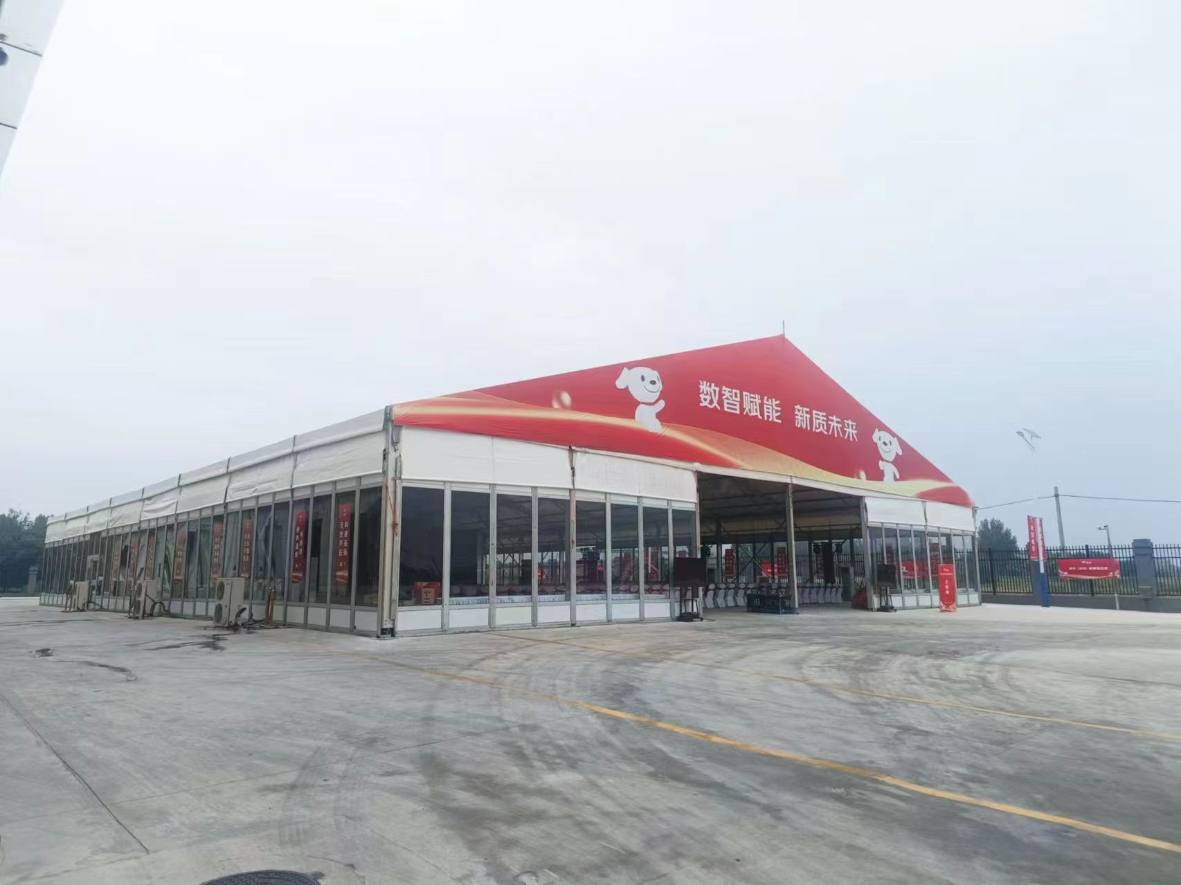 華之熠玻璃篷房搭建出租，桌椅沙發(fā)供應(yīng)，會(huì)場(chǎng)搭建