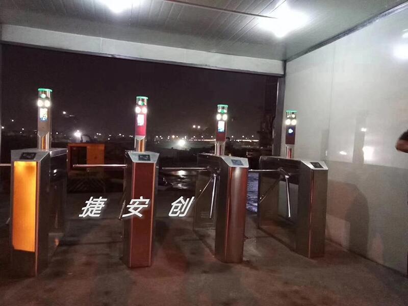 三輥閘施工人員刷卡進(jìn)入工地人行通道閘 門禁考勤人臉識別三棍閘