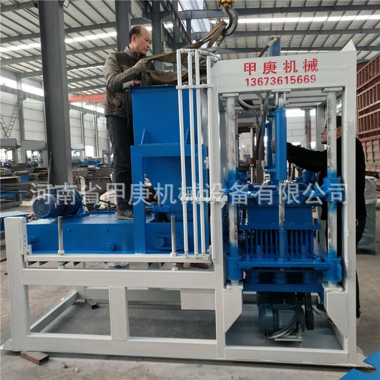 全自動水泥空心磚機 鄭州甲庚 5-15環(huán)保制磚機設(shè)備 鞏義甲庚實力廠家