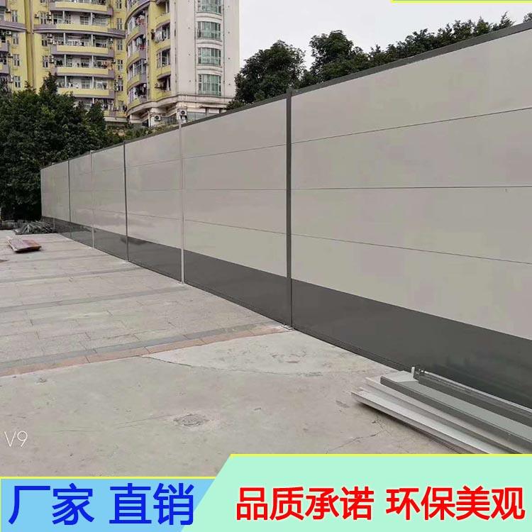 東莞萬(wàn)江區(qū)樓盤建設(shè)施工安裝圍欄板 2米高鋼板圍擋 搭配假草皮