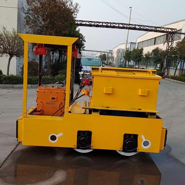 煤礦防爆蓄電池軌輪行走電機(jī)車(chē) 電阻調(diào)速齒輪傳動(dòng)牽引車(chē) 工作輕便
