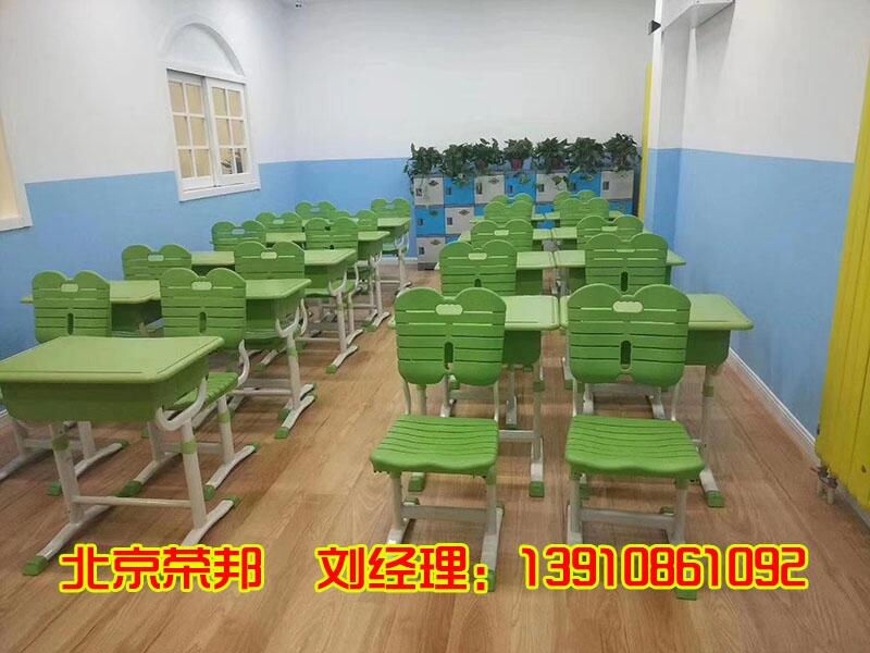 批發(fā)學(xué)校課桌椅塑料課桌椅