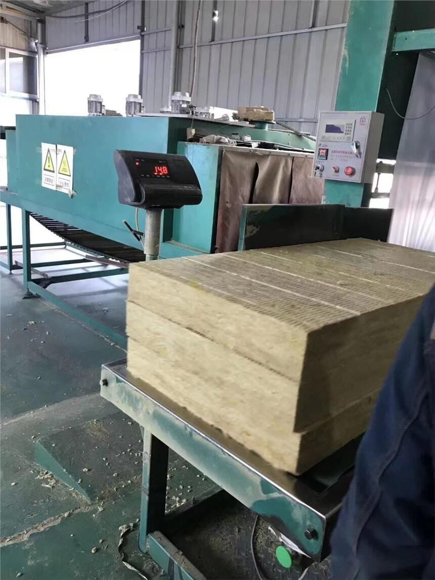 青島華能外墻巖棉板廠家