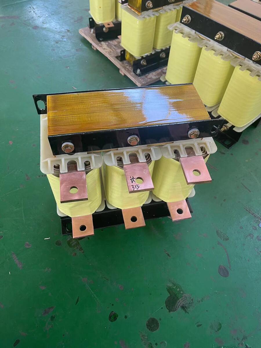 進(jìn)線電抗器山東魯杯HSL119-B22保護(hù)回路中的變頻器裝置