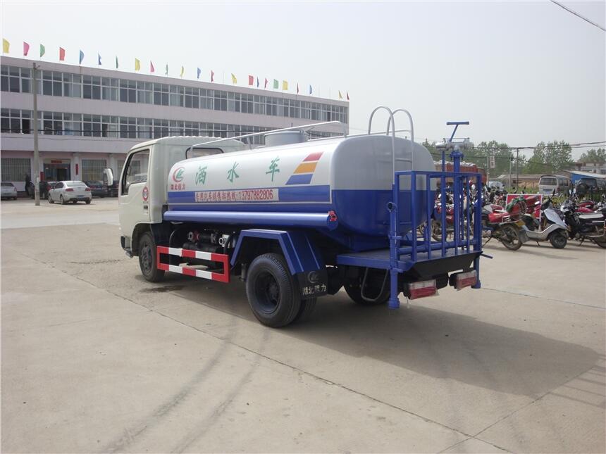 小區(qū)3噸降塵車為您服務