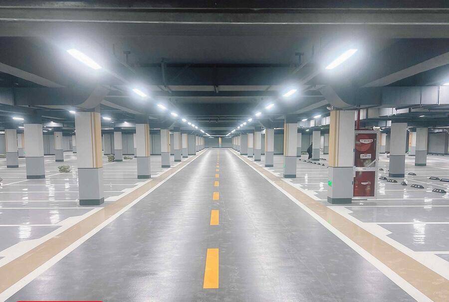南京達(dá)尊交通工程公司地下停車(chē)場(chǎng)道路劃線