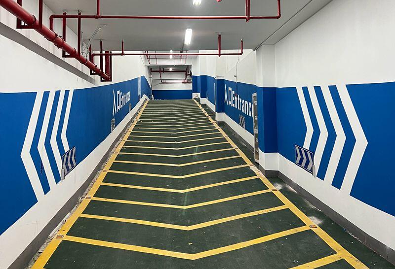 ?目賞地下停車場坡道墻面施工-南京道路劃線