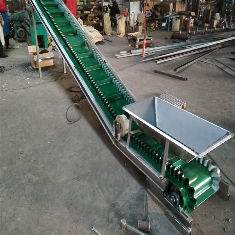 鋁合金輸送機(jī)鋁型材帶式運(yùn)輸機(jī)耐高溫 斜坡式輸送機(jī)