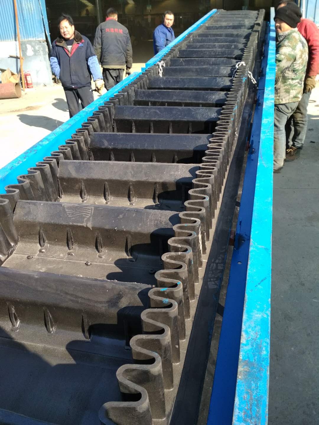移動帶式輸送機(jī)專業(yè)生產(chǎn) 裝車輸送機(jī)