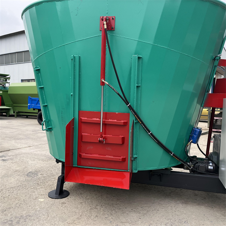 河北邯鄲市立式自走全混合日糧攪拌全日糧飼料制備機