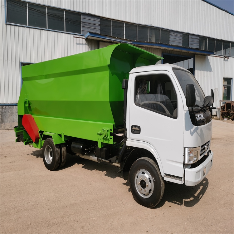 啟動(dòng)輕便的撒料車(chē) 刮板式喂料車(chē) 自走式撒草車(chē)