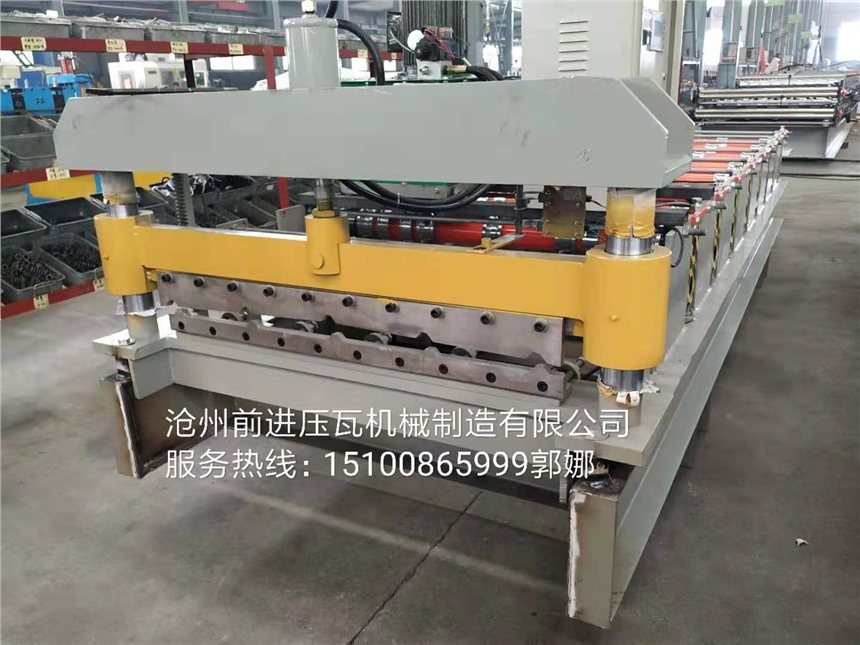 全自動(dòng)910型彩鋼圍擋板機(jī)價(jià)格