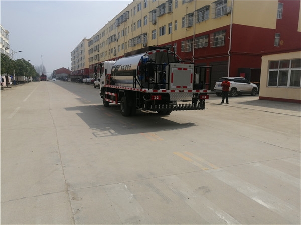  多功能綜合養(yǎng)護車品牌