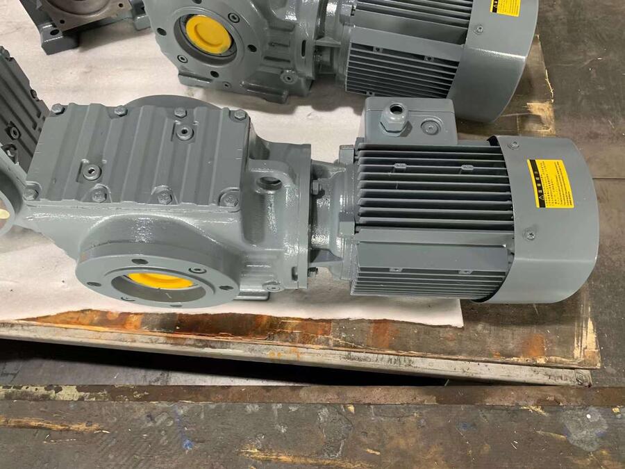 FA97DRE200L4蝸輪減速器KA87-Y5.5KW-36.52M1