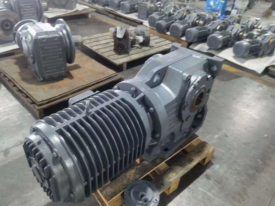 FA67DRE100LC4傘齒減速機(jī)SGQY1000-12T6