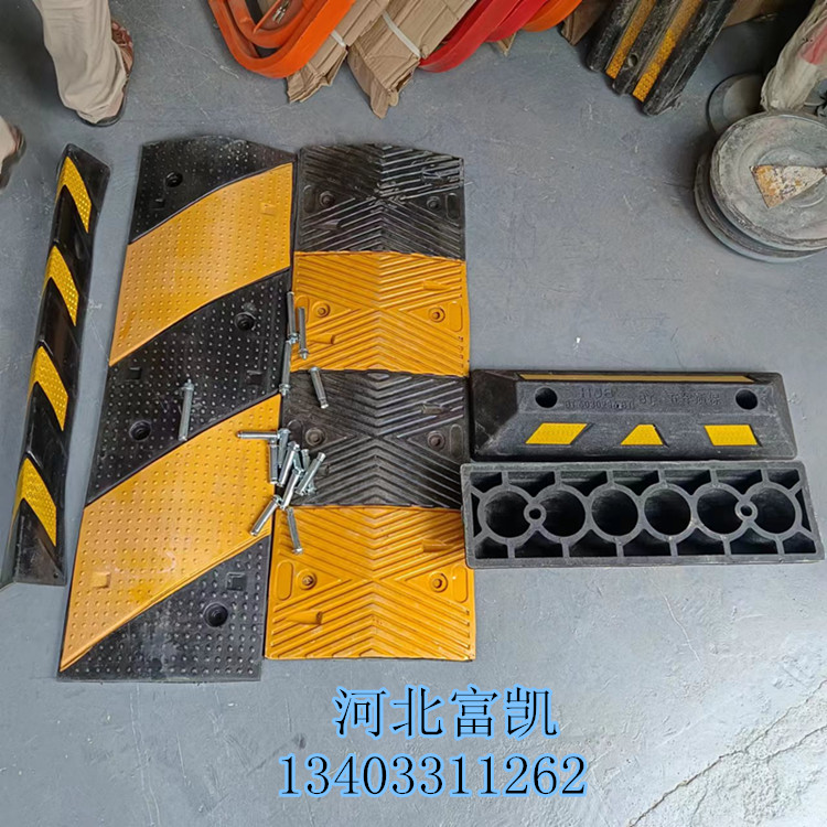 供應(yīng)石家莊停車(chē)場(chǎng)反光護(hù)角134O3311262橡膠護(hù)角車(chē)庫(kù)護(hù)墻角減速帶車(chē)輪定位器