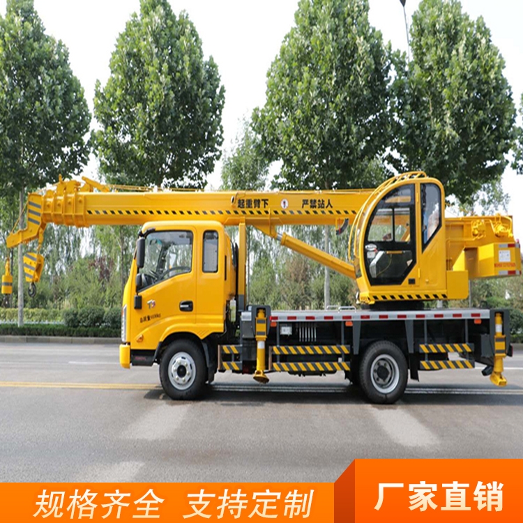 山東吊車廠家促銷10噸吊車 唐駿10噸汽車吊價格優(yōu)惠