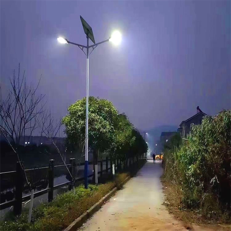 8米80瓦50安時(shí)鋰電池太陽(yáng)能路燈
