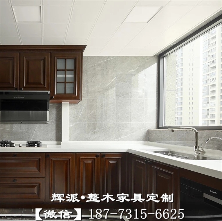 長(zhǎng)沙市整屋原木定制廠、訂做原木墻板、酒柜門環(huán)?？梢? title=