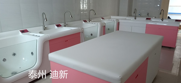 廠家供應(yīng)嬰兒洗浴設(shè)備寶寶洗澡池單面玻璃泡泡浴池可來圖定制