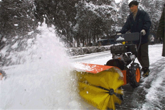 沙灘車式除雪機 全地形掃雪機基本參數(shù)車式推雪機價格