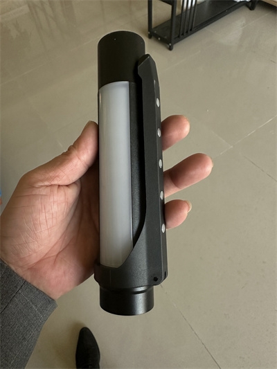 便攜式LED紅藍(lán)警示磁吸手電應(yīng)急燈FW6600