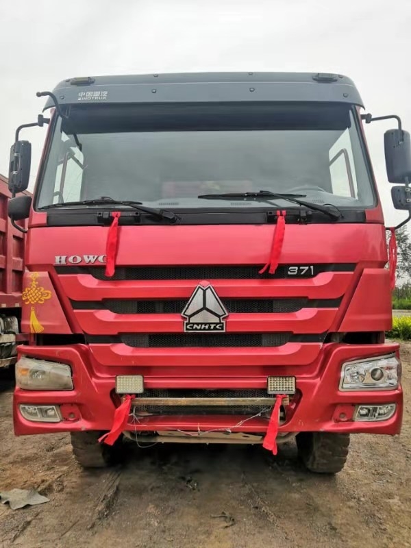 急售2018年精品豪沃自卸車
