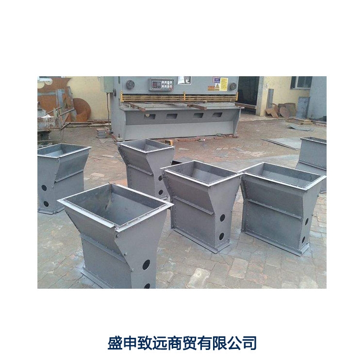 公路隔離墩鋼模具廠家移動(dòng)式隔離帶模具批發(fā)交通隔離帶模具價(jià)格