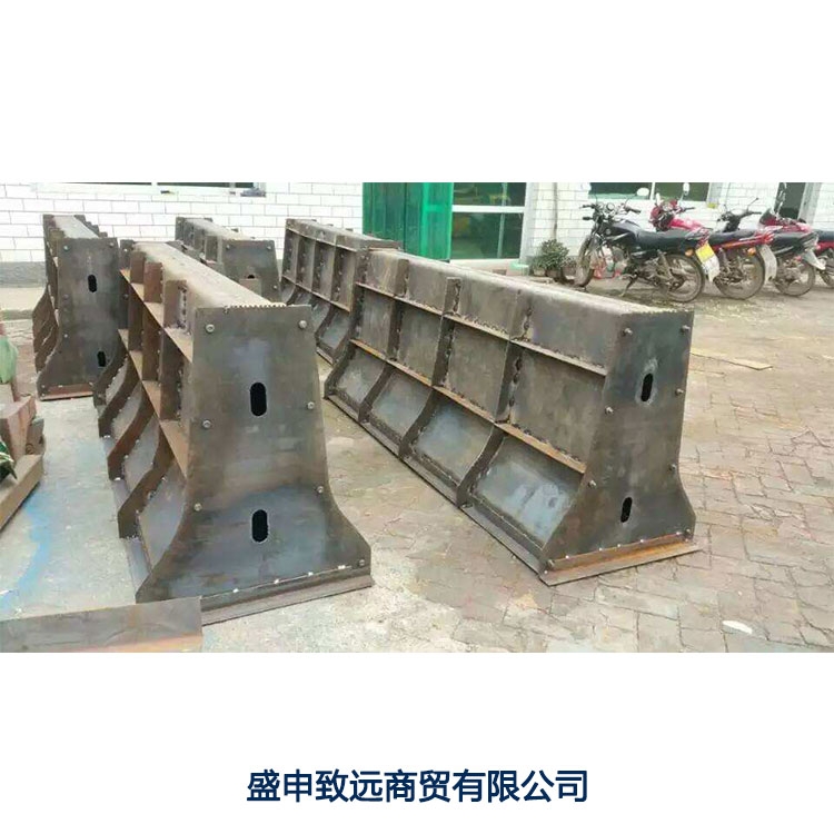 隔離墩鋼模具廠家電話移動(dòng)式隔離帶模具生產(chǎn)廠家交通隔離帶模具加工