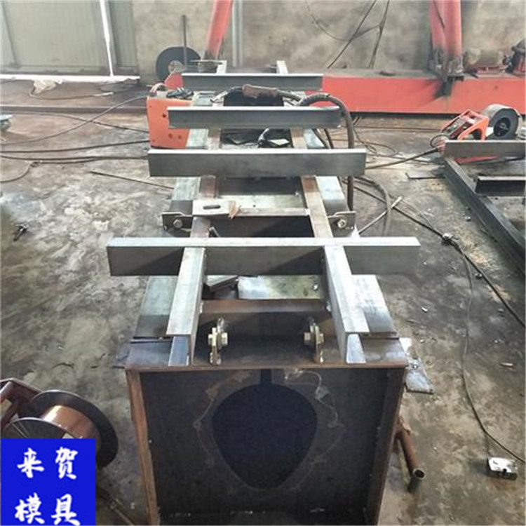 湖北 路基電纜槽模具 來(lái)賀 E型電纜槽塑料模具 混凝土電纜槽模具 供應(yīng)廠家