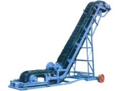 供應(yīng)大傾角擋邊輸送機(jī)，大傾角皮帶機(jī)