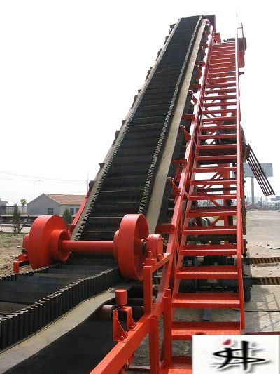 波狀擋邊帶式輸送機(jī)價(jià)格優(yōu)惠，大傾角波狀擋邊帶式輸送機(jī)型號(hào)齊全
