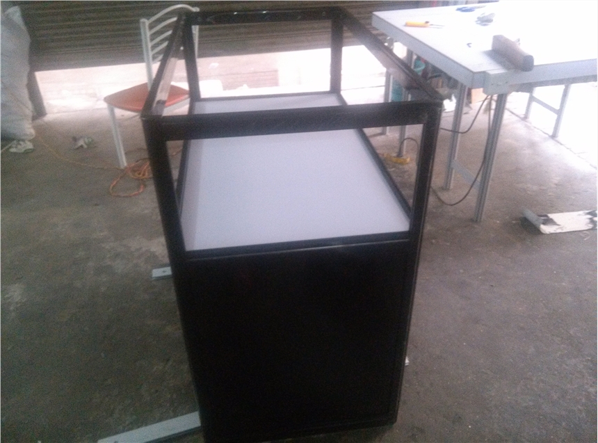 廣州展板出租，玻璃展柜租賃，大量出租