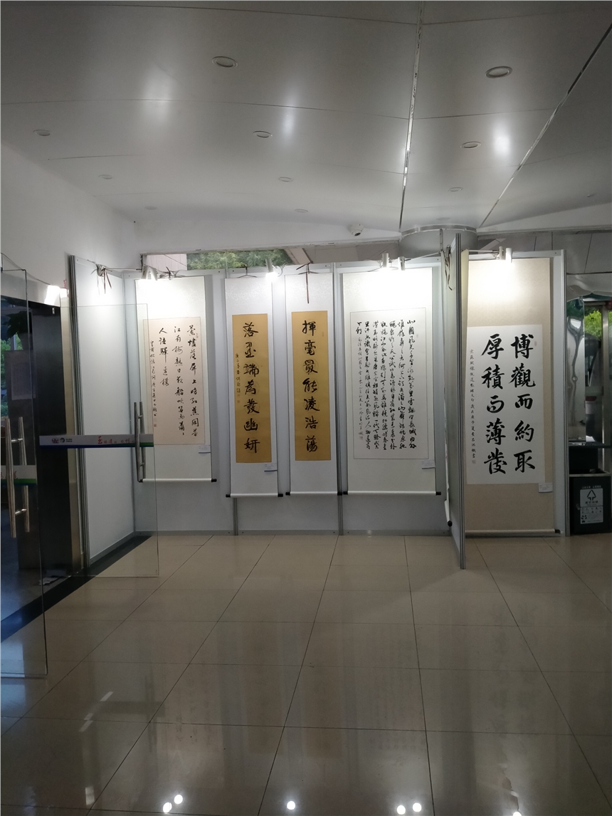 標準展板，隔板屏風，海報展板，書畫作品展板，畫家個人作品展板，