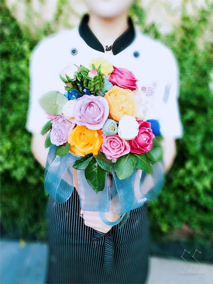 供應學做生日蛋糕、學做面包生日蛋糕之類的
