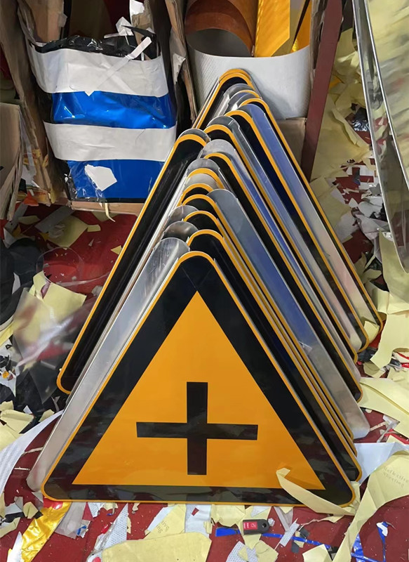 濰坊安丘標牌廠批發(fā)道路標志牌