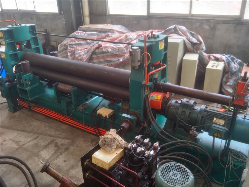 全自動液壓卷板機廠家 12×2000數(shù)控卷板機 小型液壓卷圓機