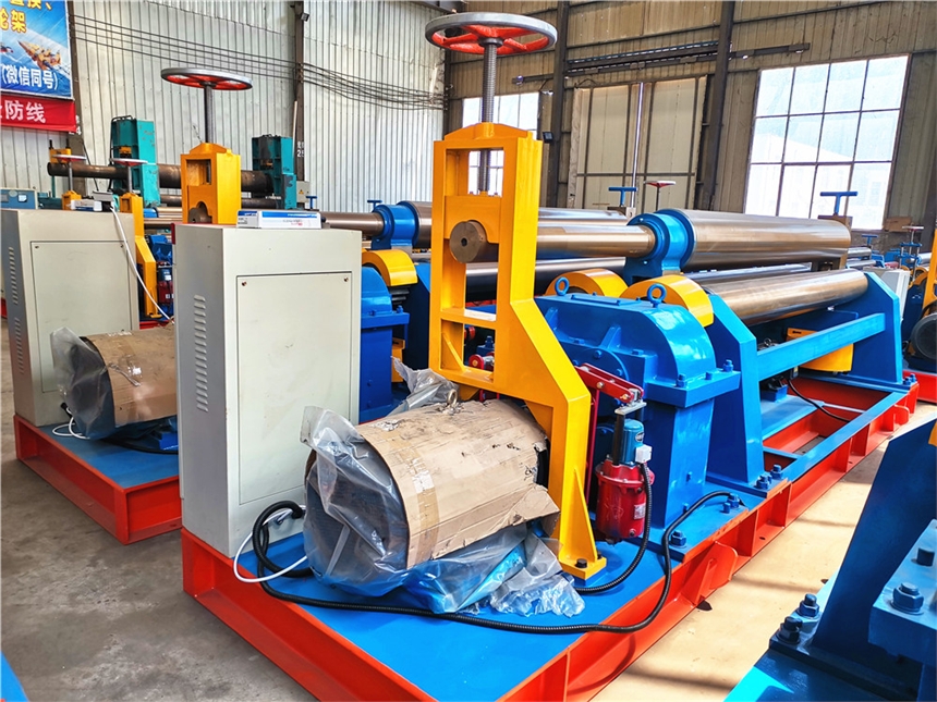 南陽(yáng)卷圓機(jī)廠家  20x2500三輥卷圓機(jī)  電動(dòng)卷筒機(jī)圖片