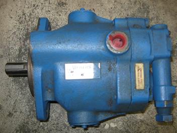 上門維修小松PC200挖掘機液壓系統(tǒng)-液壓泵和行走馬達